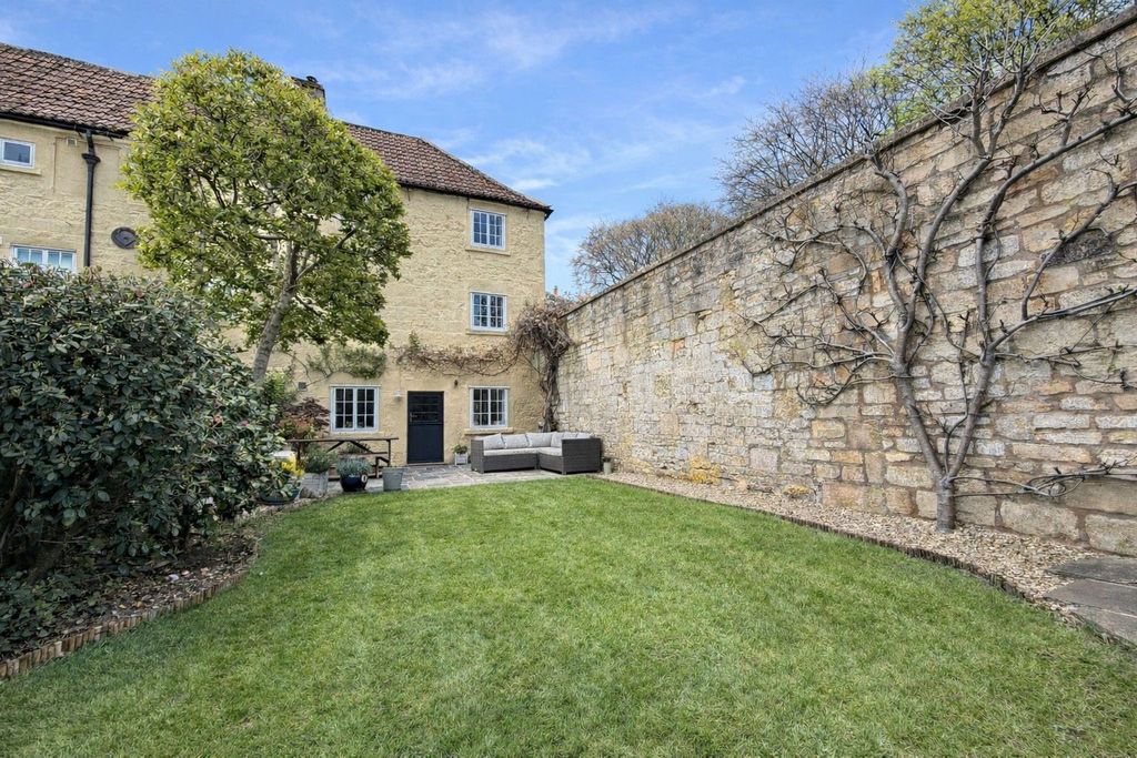 Property photo 1 of 23