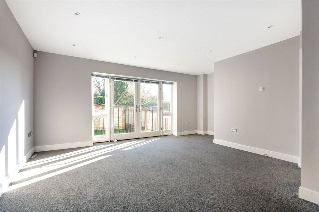 Property photo 3 of 12 Sitting/Family Room