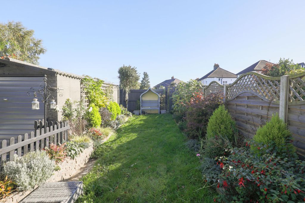 Additional image 19 of 3 bed semi-detached house for saleCoulsdon Road, Coulsdon CR5