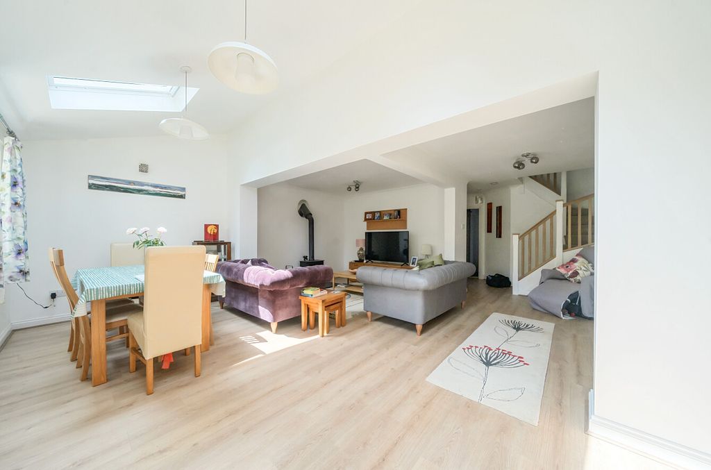 Property photo 3 of 16 1306591-11-685179...