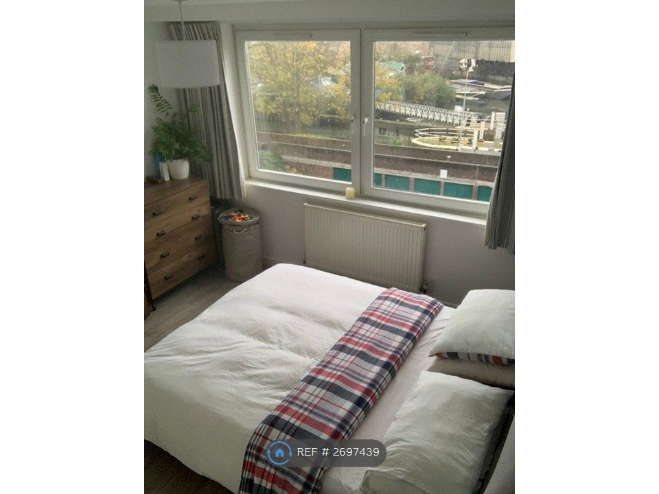 Property photo 3 of 9 Bedroom 1