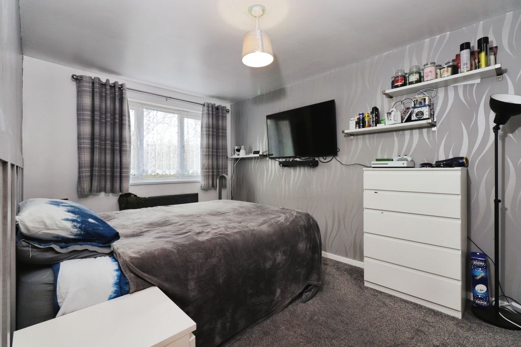 Property photo 3 of 15 Bedroom 2