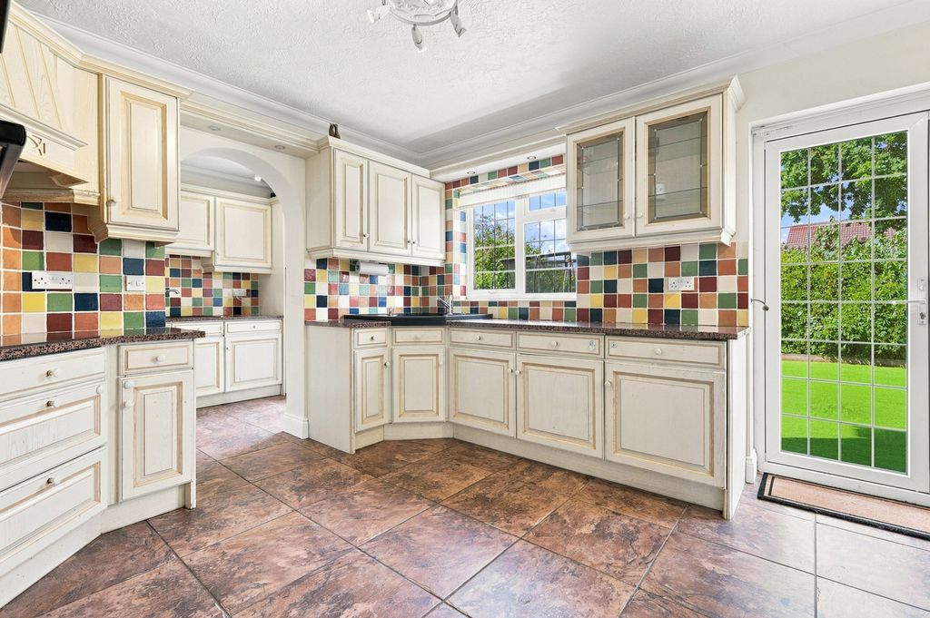 Property photo 3 of 28