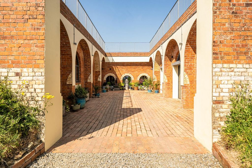 Property photo 1 of 41 Courtyard