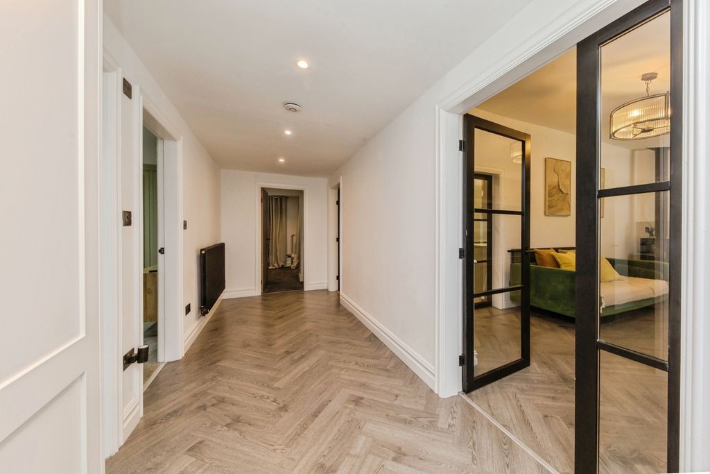 Property photo 2 of 19 Pbox-Img.Jpg