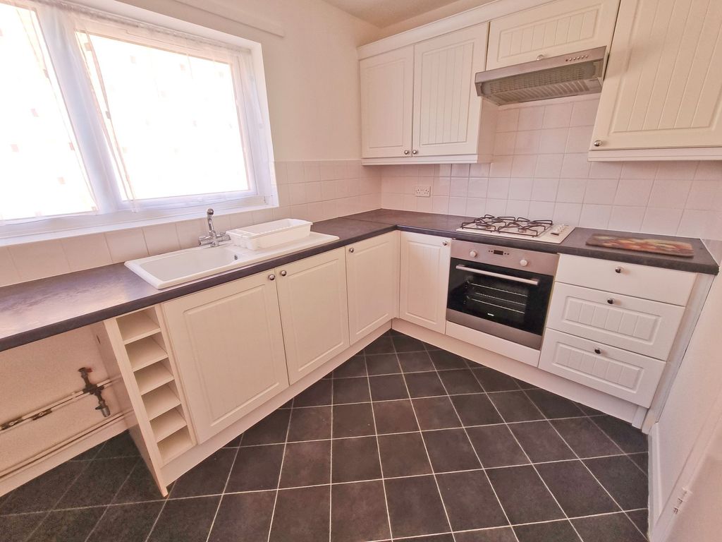 Property photo 3 of 12 Kitchen