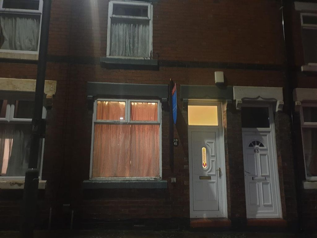 Property photo 2 of 23 Advertising Pictures 61 Pinnox Street Stoke_7.Jpg