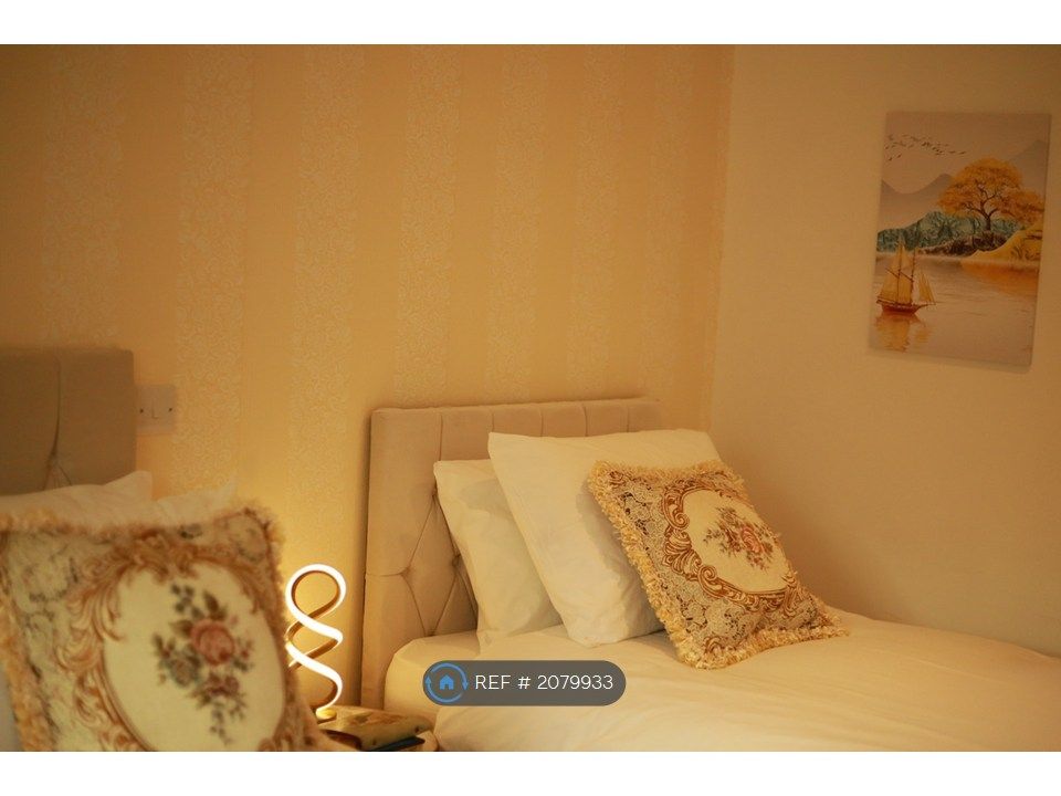 Property photo 2 of 27