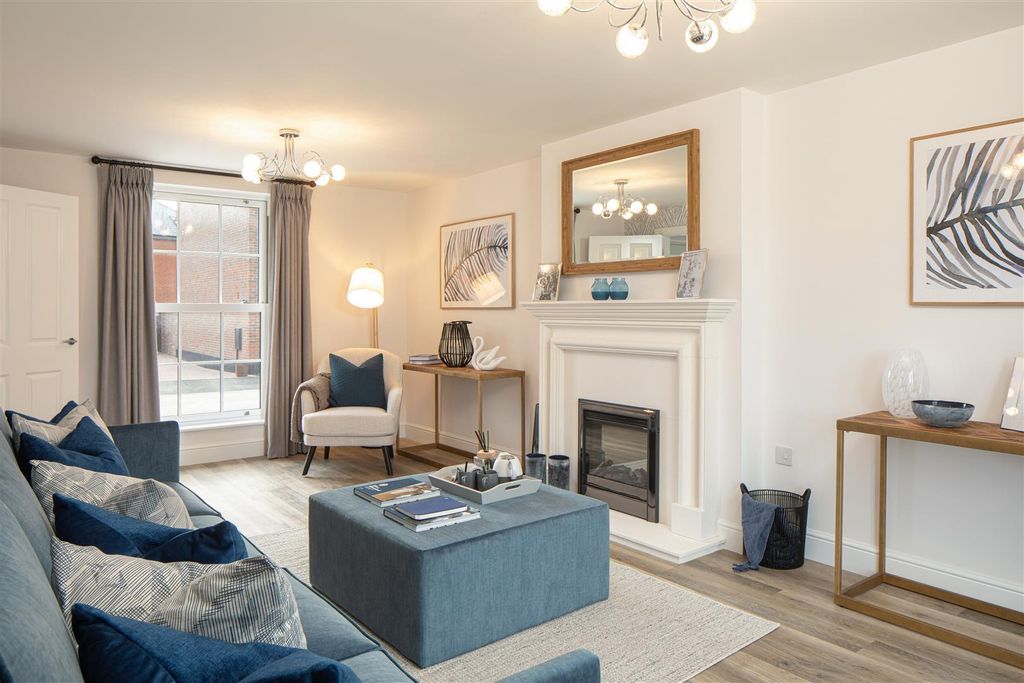 Property photo 2 of 18 Sitting Room