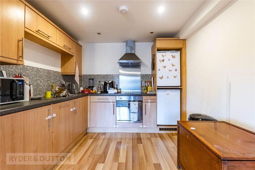 Property photo 2 of 14 Kitchen