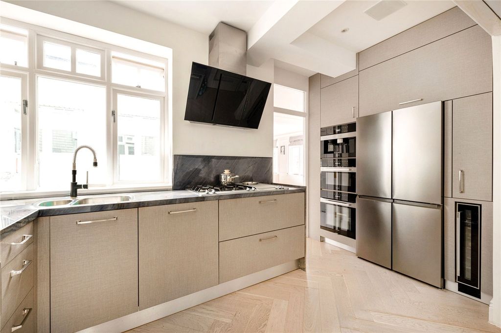 Property photo 3 of 6 Kitchen
