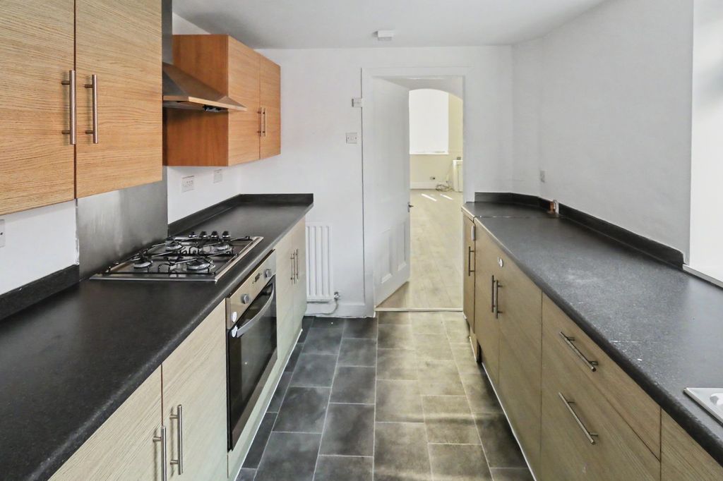 Property photo 2 of 18