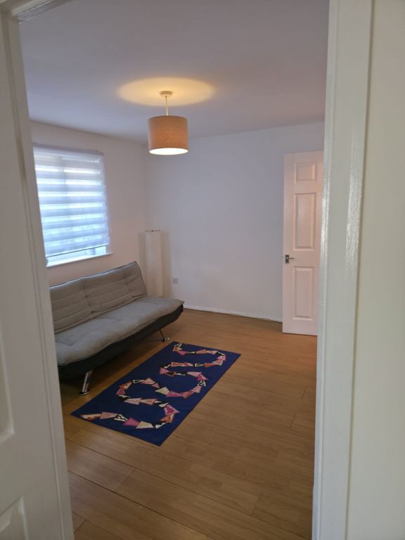 Property photo 1 of 8 First Floor One Bedroom Flat To Let