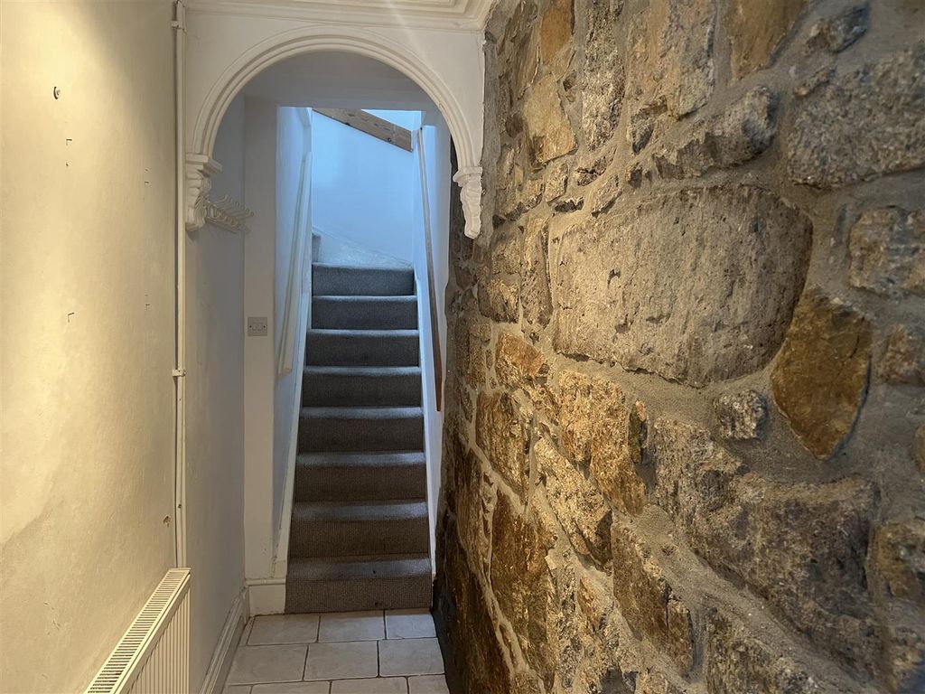 Property photo 2 of 16 Hallway