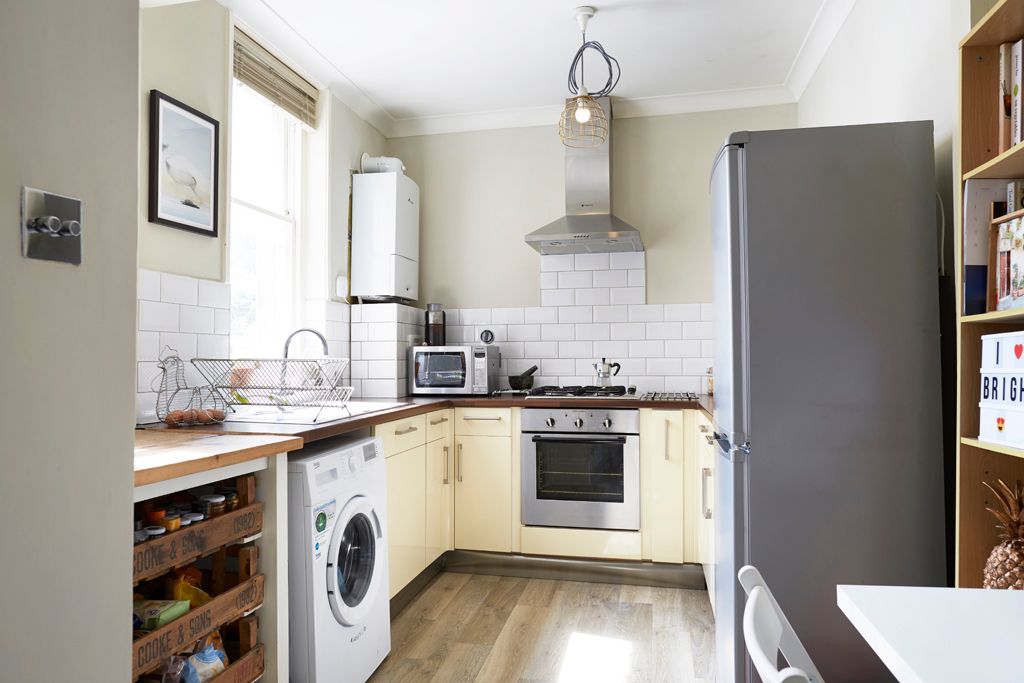 Property photo 2 of 6 Kitchen