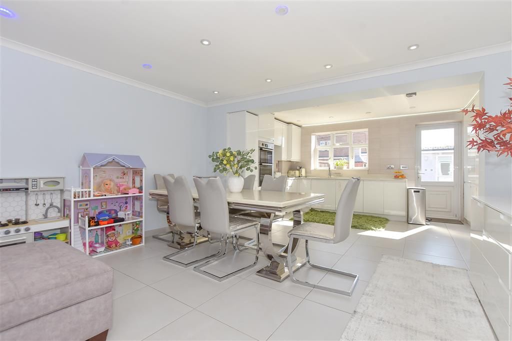 Property photo 3 of 13 Dining Area