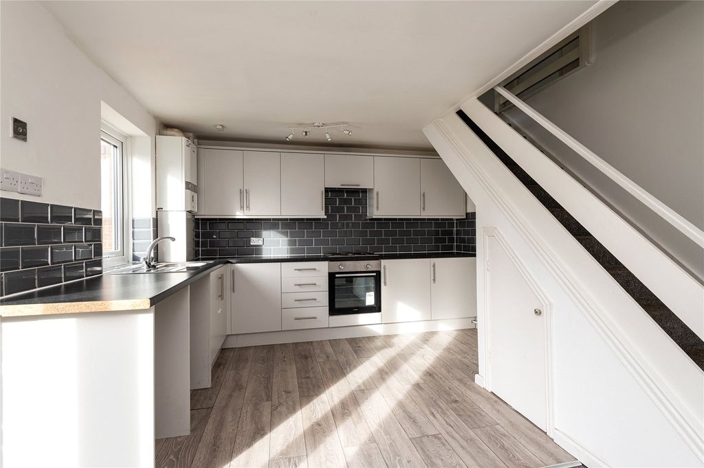 Property photo 2 of 17 Picture No. 11