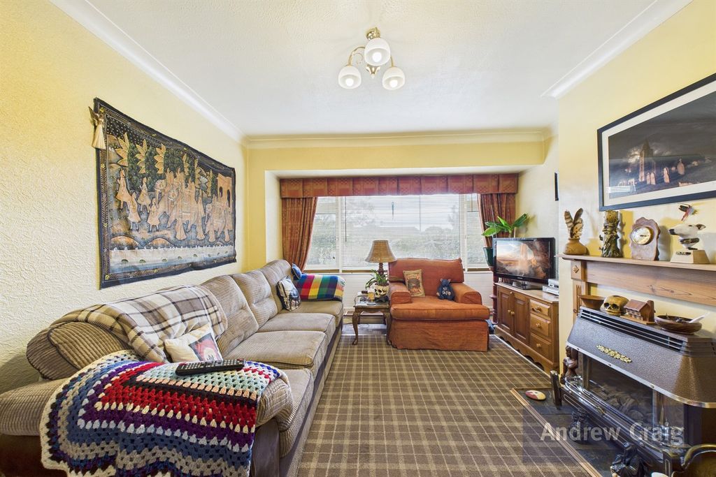 Property photo 2 of 13 Lounge