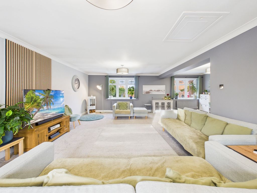 Property photo 2 of 15 Lounge