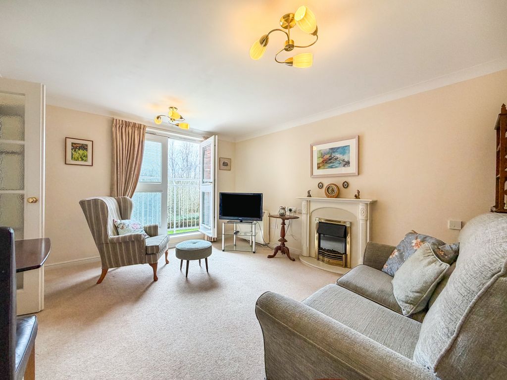 Property photo 3 of 10 Lounge