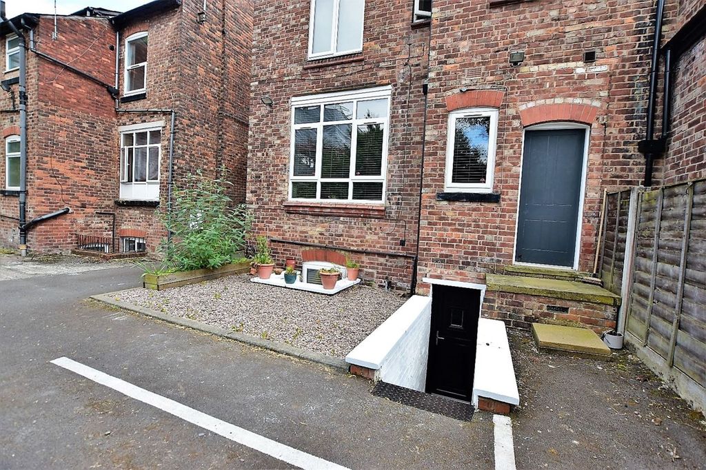 Property photo 1 of 13 Outside