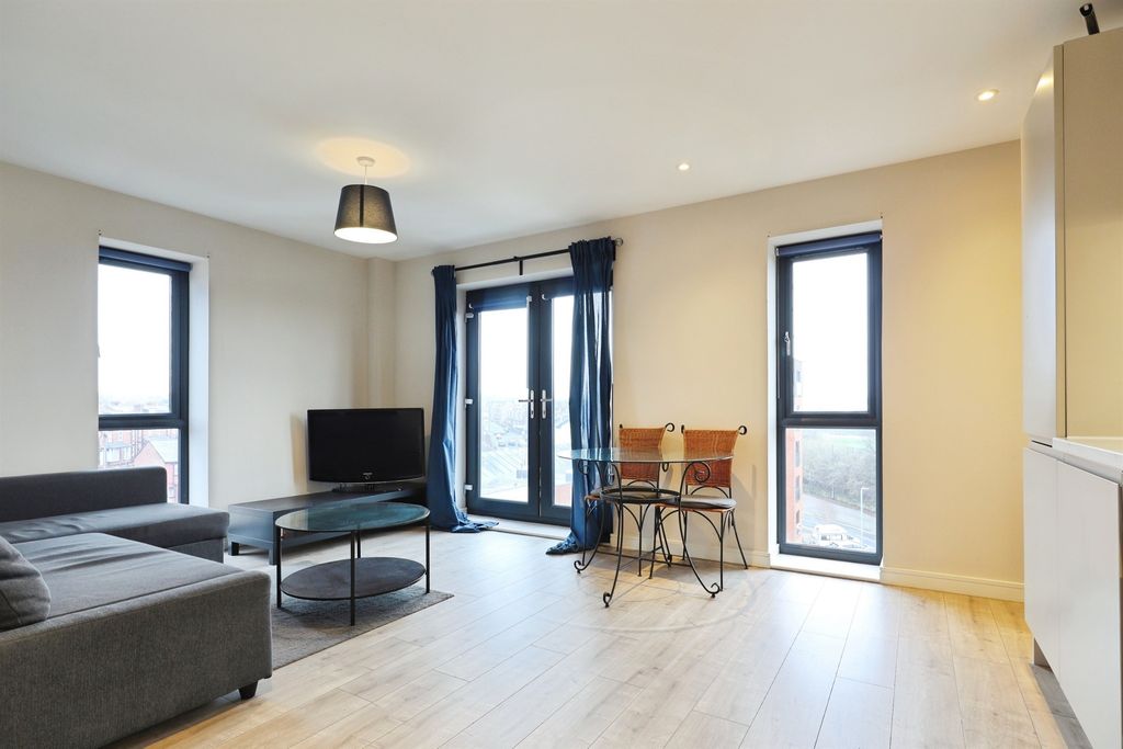 Property photo 2 of 11