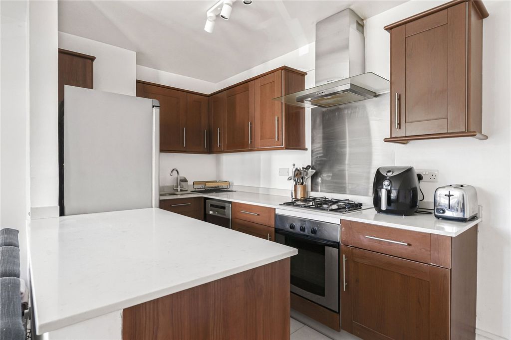 Property photo 3 of 18 Kitchen