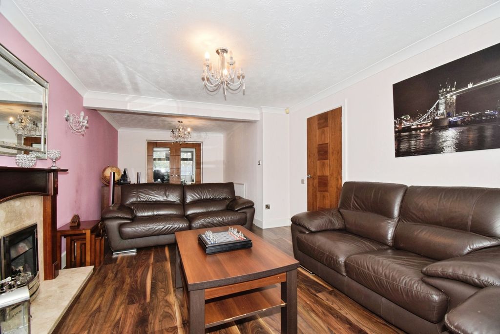 Property photo 3 of 17 Photo