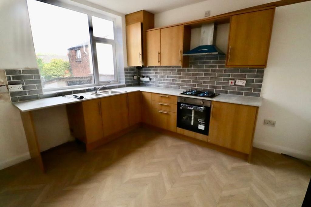Property photo 2 of 5 Bh78Awqa2_948437_1608896197288560640