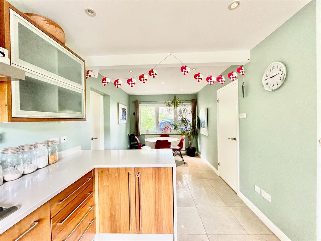 Property photo 2 of 21