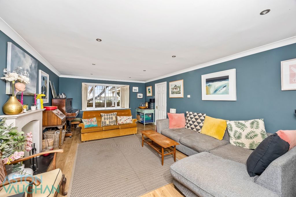 Property photo 3 of 34 4864774