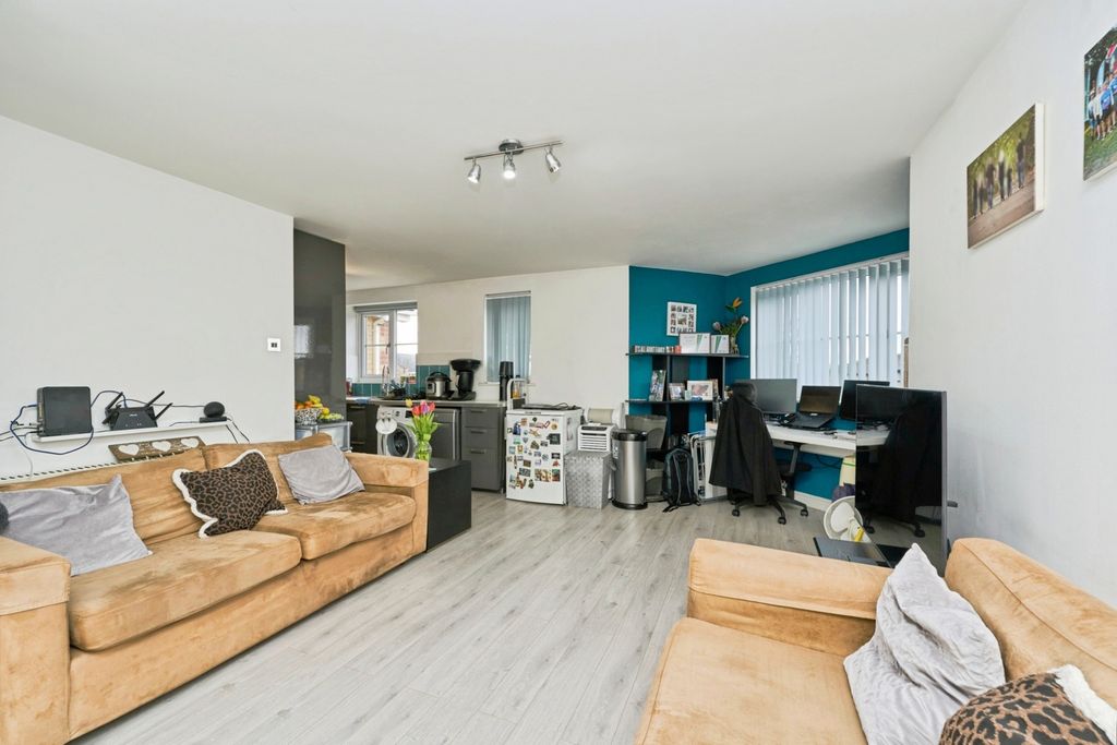 Property photo 2 of 10 Pbox-Img.Jpg