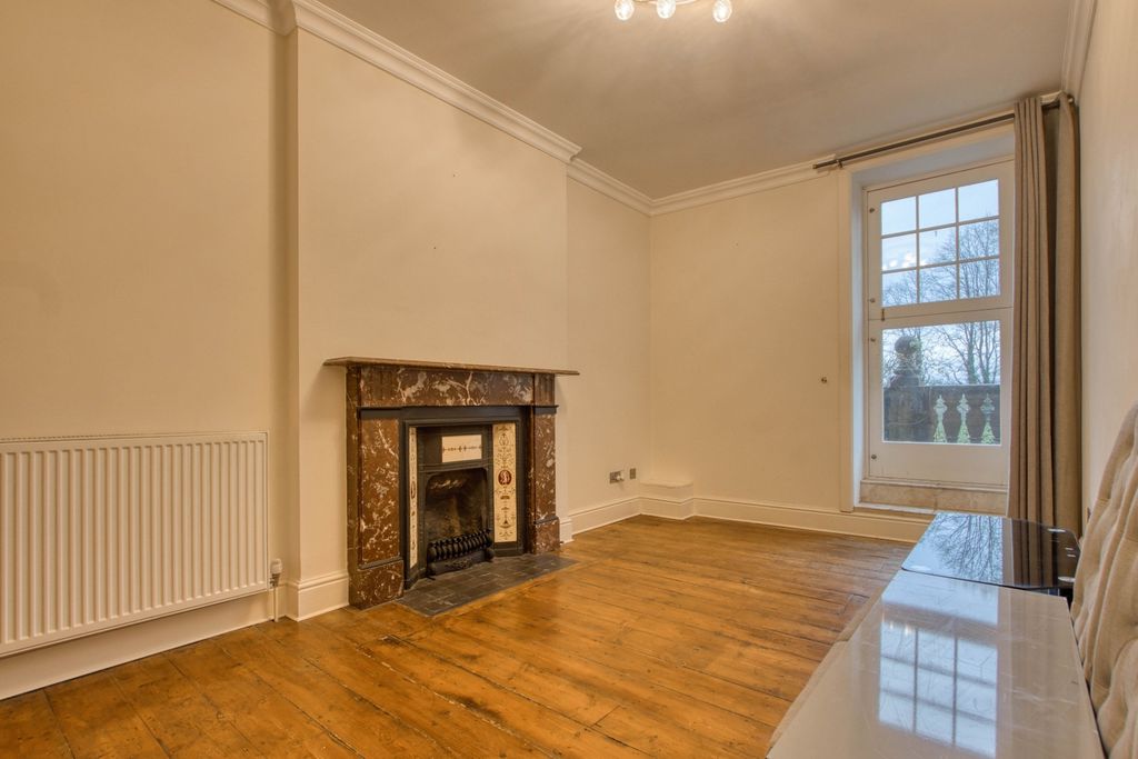 Property photo 2 of 12 Ewemove Taunton - The Clockhouse (9)