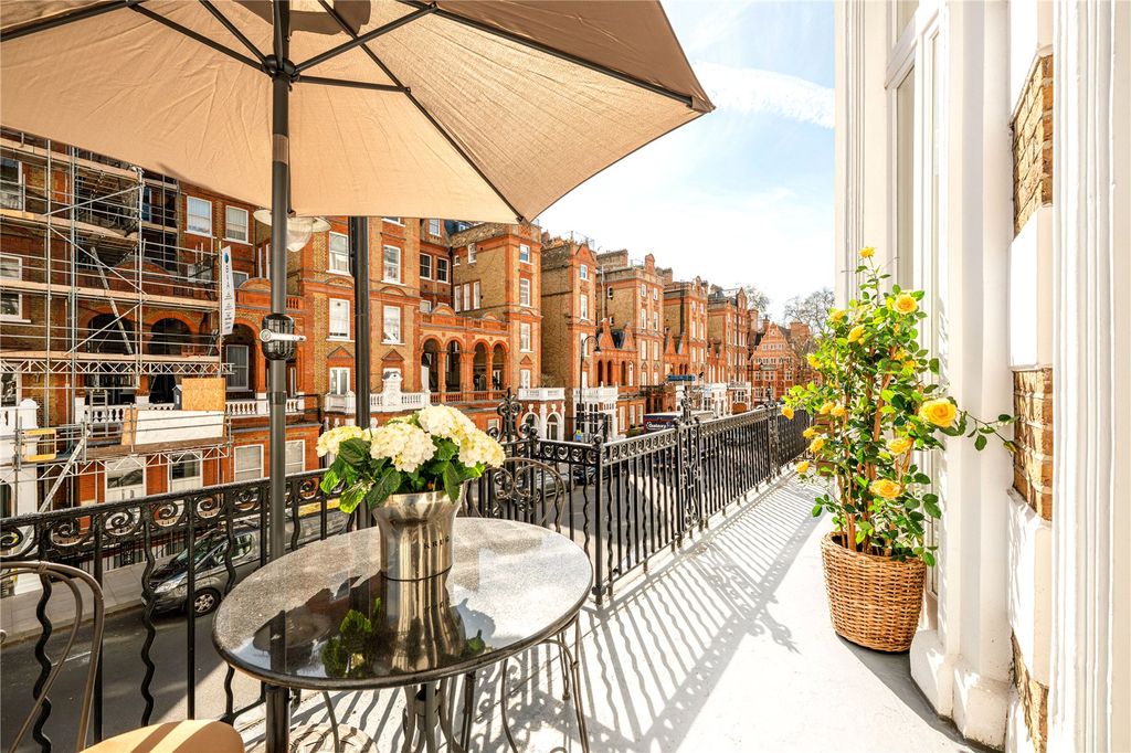 Property photo 3 of 14 Terrace