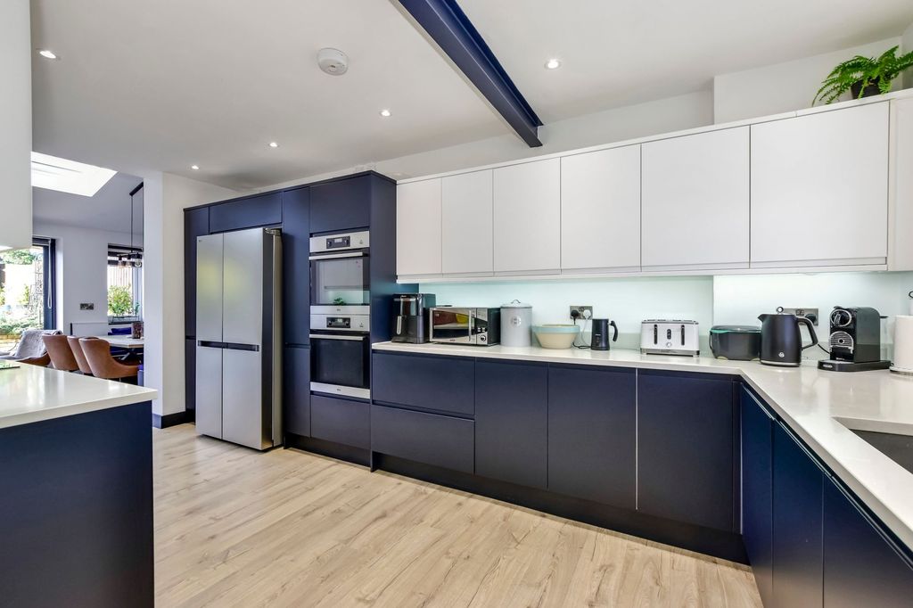 Property photo 3 of 27