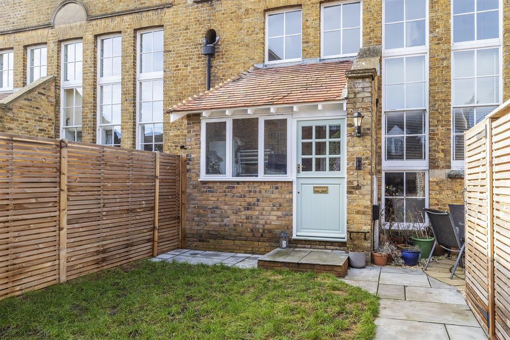 Property photo 2 of 30 Garden