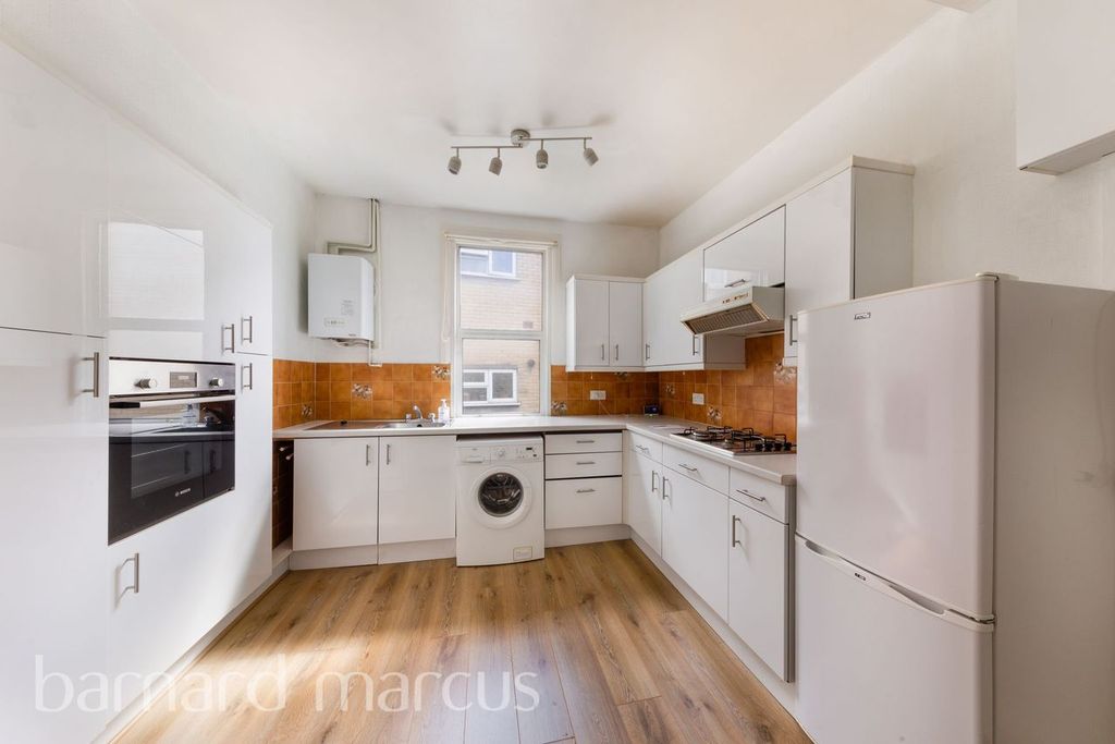Property photo 3 of 6 Kitchen