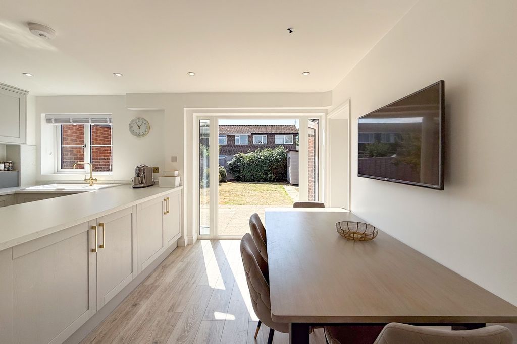 Property photo 2 of 15 4445066