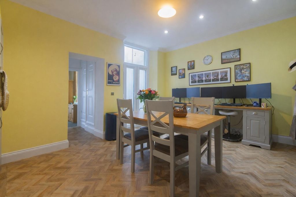 Property photo 3 of 13 F12618B6-466d-4A54-87F7-d31377Bc2Ab5.Png