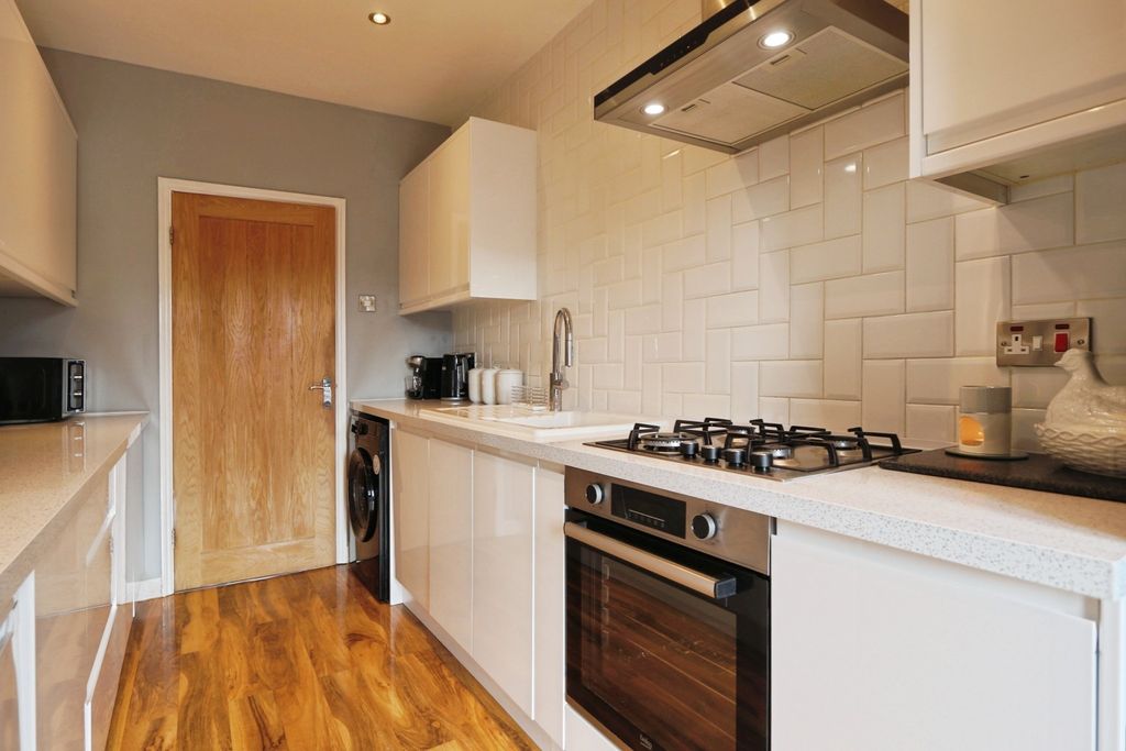 Property photo 2 of 14 4193085