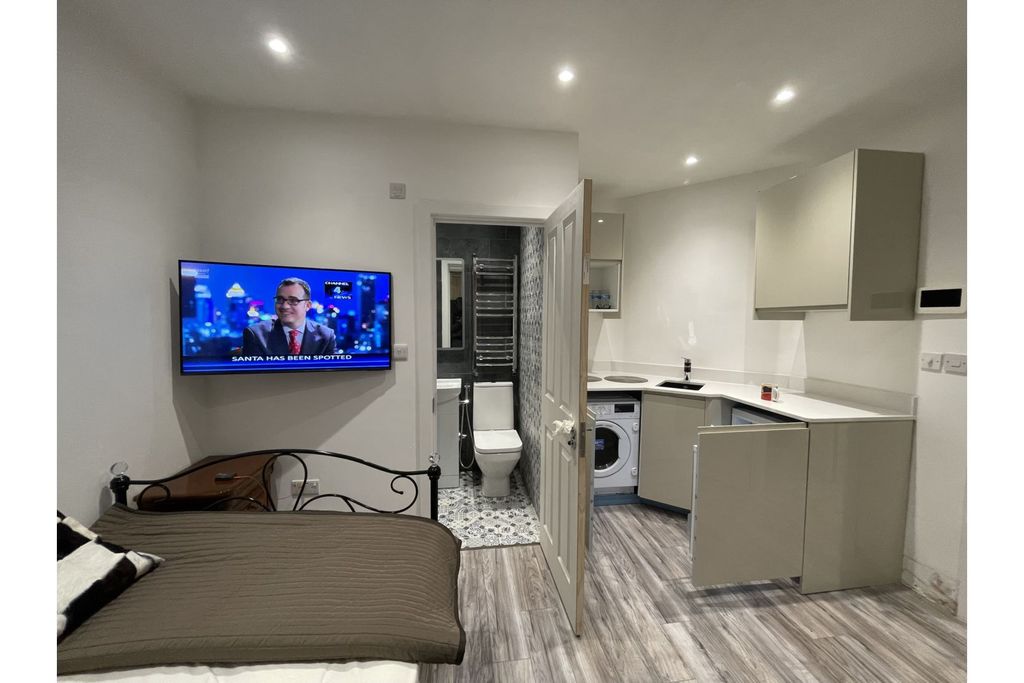 Additional image 4 of 6 bed end terrace house for saleWhitton Avenue West, Greenford UB6
