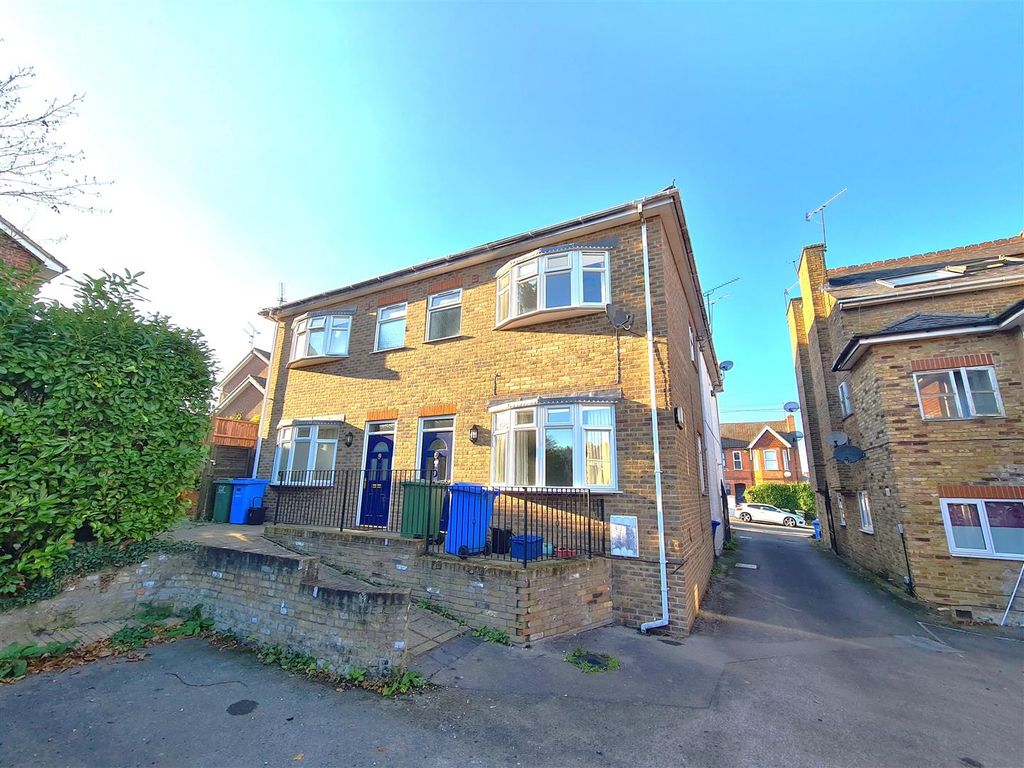 Property photo 1 of 9 135E Front.Jpg