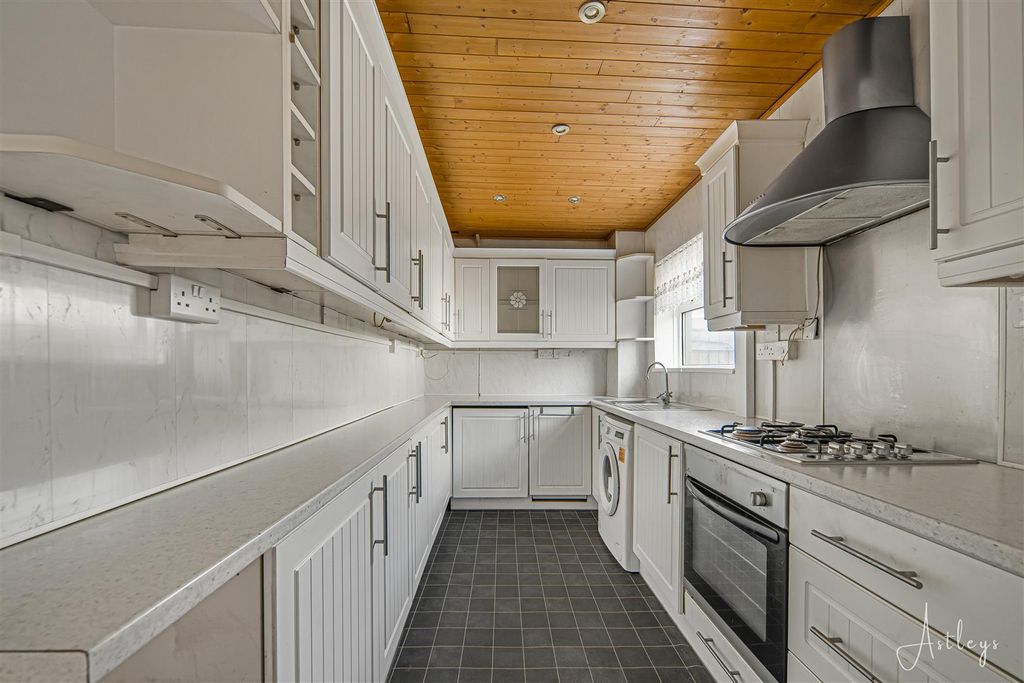 Property photo 2 of 17 Kitchen