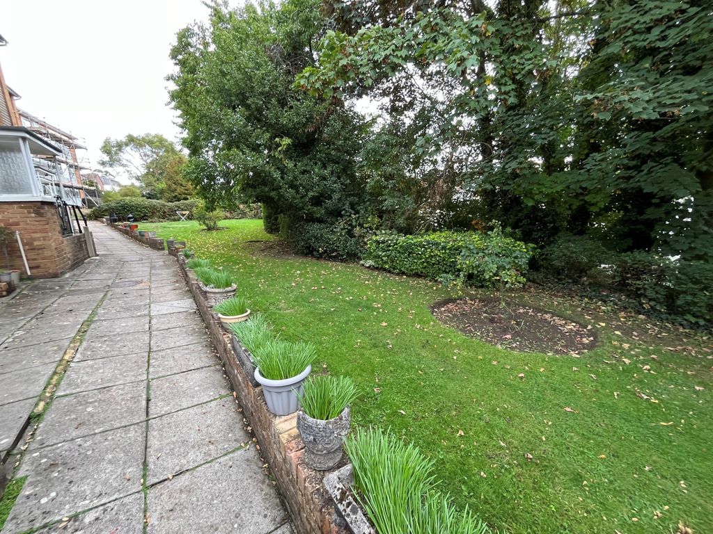 Property photo 3 of 11 Rear Com Garden