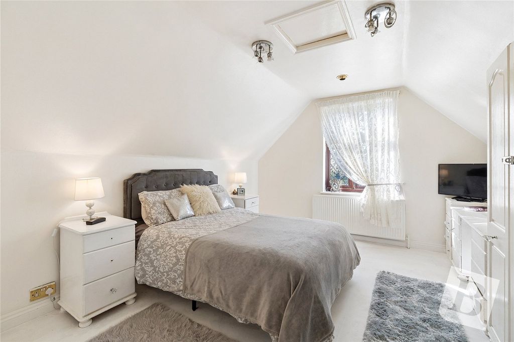 Property photo 3 of 23 Bedroom Two