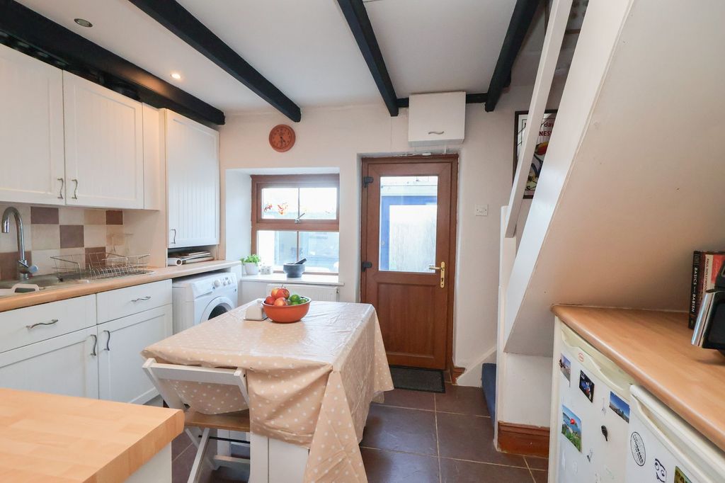 Property photo 3 of 13 Kitchen