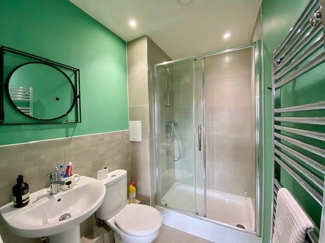 Property photo 3 of 10 En-Suite Bathroom