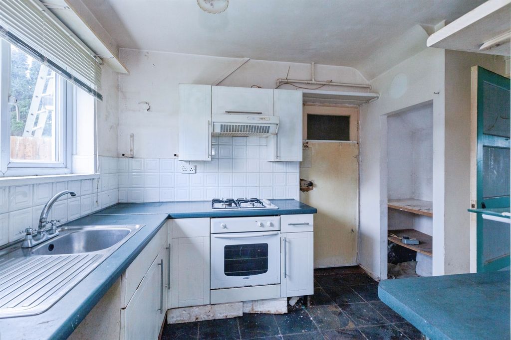 Property photo 3 of 13