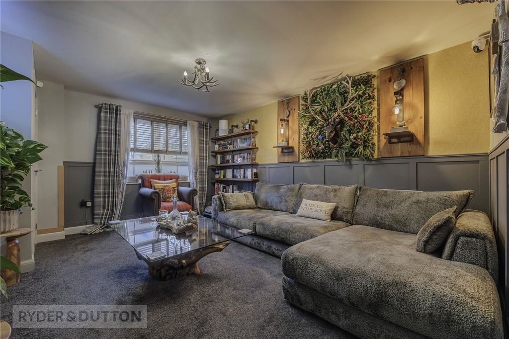 Property photo 3 of 25 Lounge