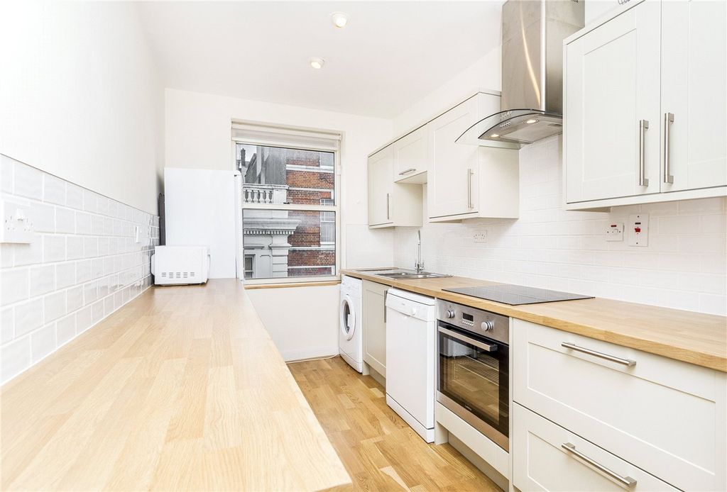 Property photo 2 of 7 Kitchen
